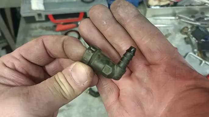 Jak naprawić plastikowy przewód paliwowy bez ryzyka uszkodzeń