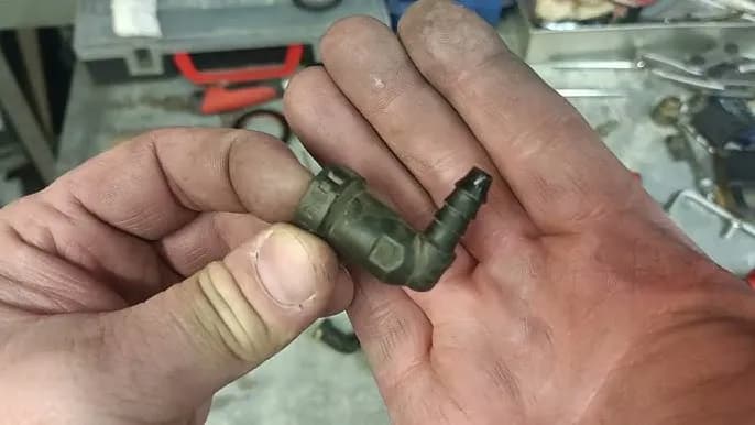 Jak naprawić plastikowy przewód paliwowy bez ryzyka uszkodzeń