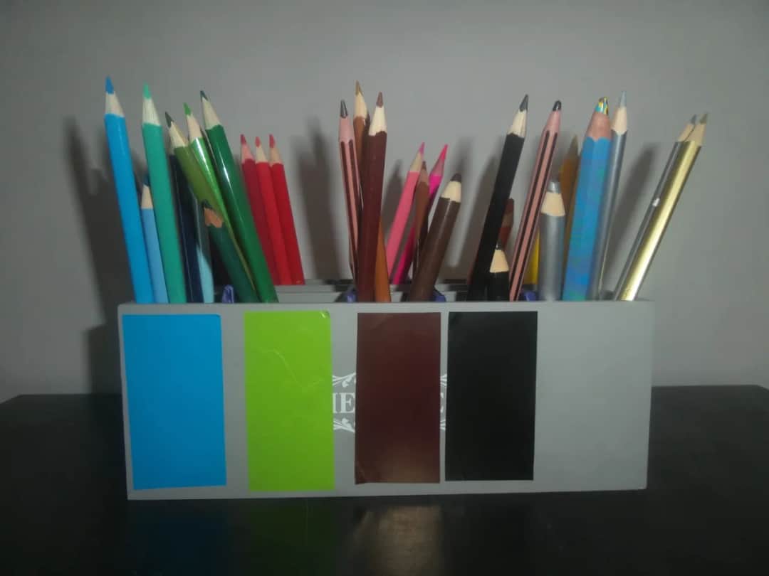 Stwórz unikalny pojemnik na kredki DIY z łatwych materiałów