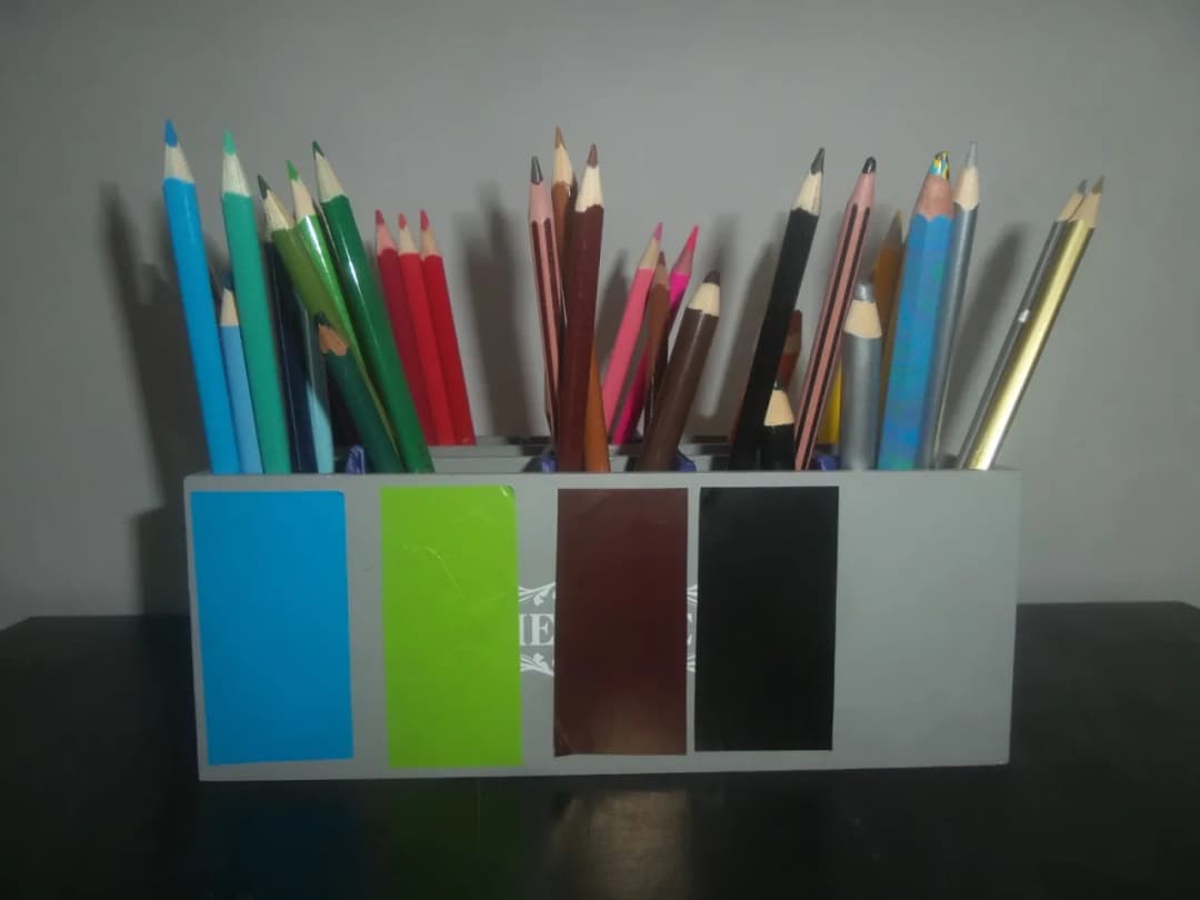 Stwórz unikalny pojemnik na kredki DIY z łatwych materiałów