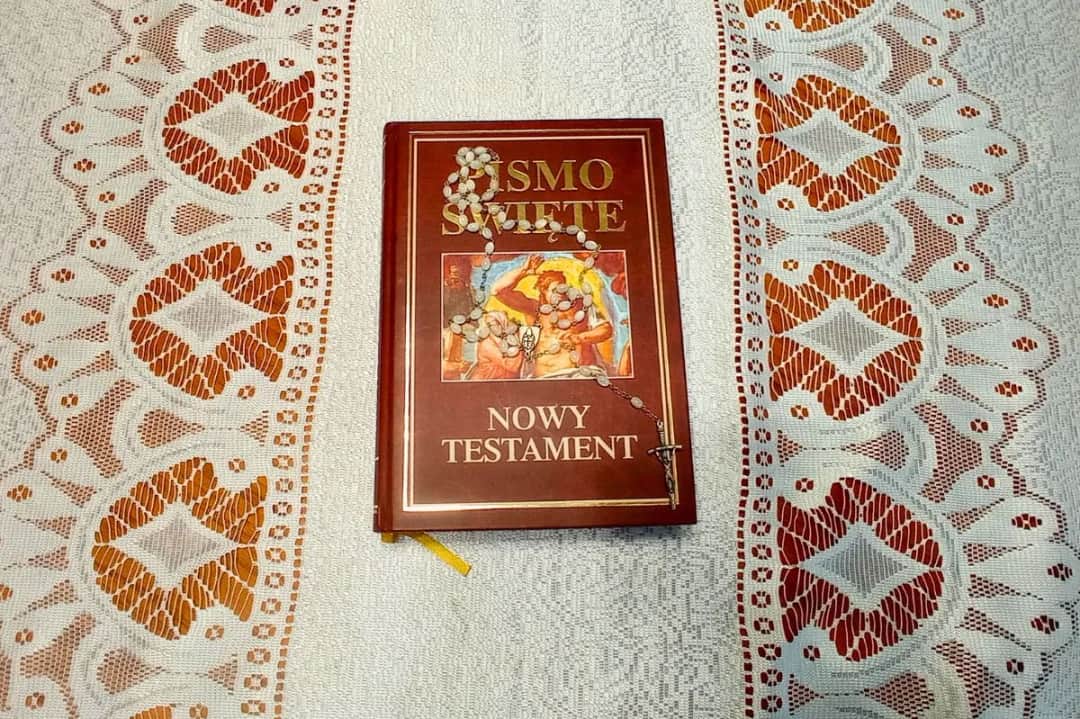 Co zrobić ze starymi książeczkami do nabożeństwa, aby je uszanować?
