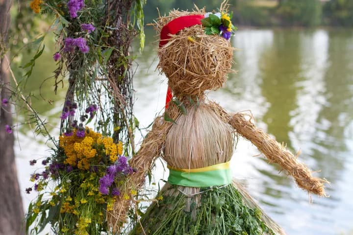 Jak stworzyć marzannę DIY z naturalnych materiałów i ozdób