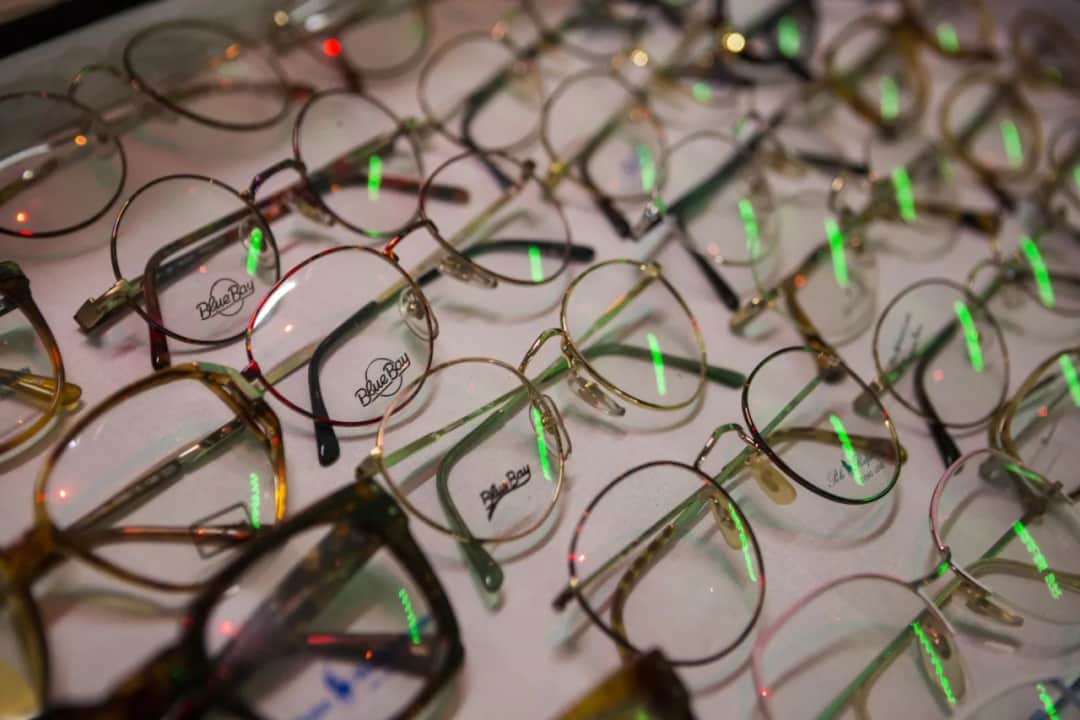 Co zrobić ze starymi okularami? Oto sposoby na ich wykorzystanie